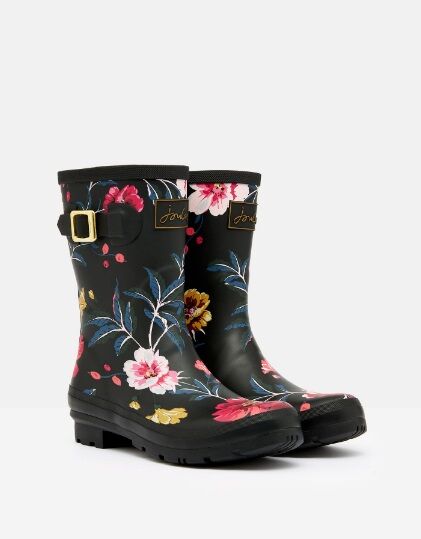 black mid height wellies